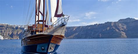 Santorini Volcano guided tour with boat trip and sunset in Oia | musement