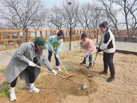 【学习雷锋月】——“追锋行动”之走进小珠山 山东科技大学研究生工作部