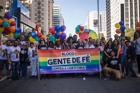 Religiosos Lgbti E Aliados Na Parada Do Orgulho Lgbt Em S O Paulo No