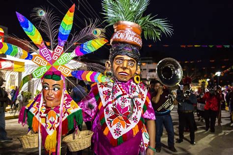 Xantolo tradición huasteca presente en la Universidad Autónoma de San