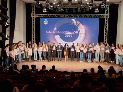 Gala Campionilor Prim Ria Slatina I A Premiat Pe Elevii I Profesorii