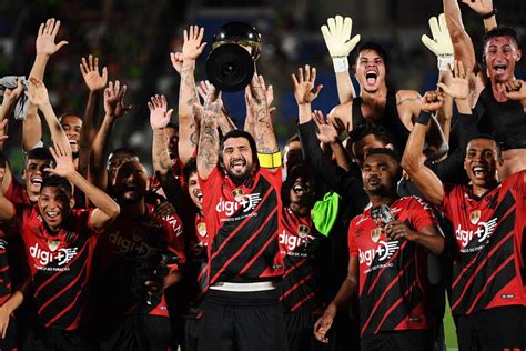 Athlético Paranaense celebra la Copa Suruga Bank Fútbol Deportes