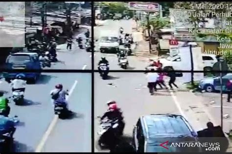 Pergerakan Warga Surabaya Dipantau Cctv