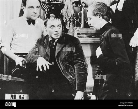 Alfred Hitchcock Peter Lorre Fotos Und Bildmaterial In Hoher