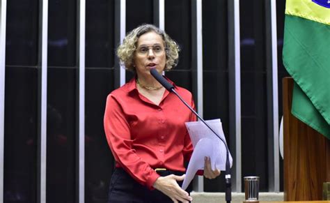 Deputada Ana Paula Lima comemora aprovação do projeto que prevê