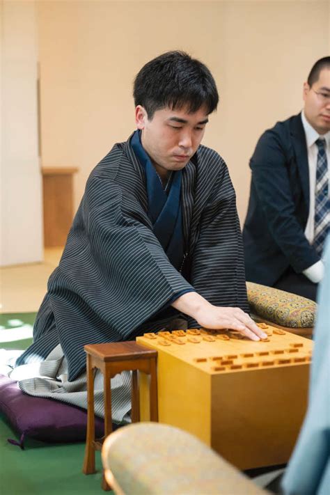 【王将戦】藤井聡太王将、午後のおやつは「ミルクジャムと蜜柑のロールケーキ」 社会写真ニュース 日刊スポーツ