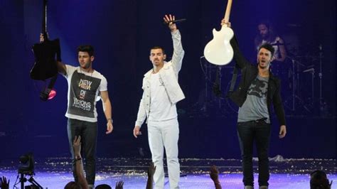 Jonas Brothers Confirmam Fim Da Banda Ap S Cancelamento De Turn