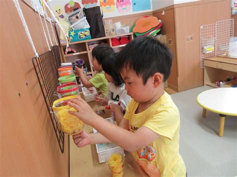 「ジュース屋さんごっこ」（2歳児） 社会福祉法人サンビジョン 保育部会