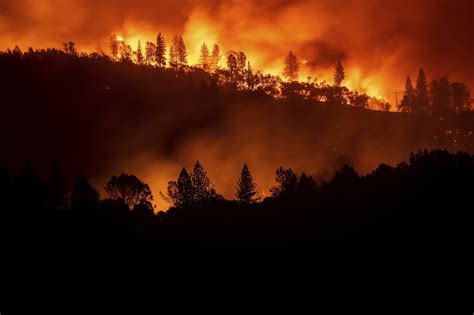 Viele Tote Tausende Ruinen Und Feuer In Kalifornien W Ten Weiter