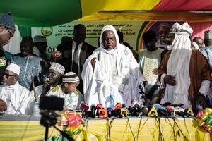 Mali L Influent Imam Mahmoud Dicko Met En Garde La Junte Militaire