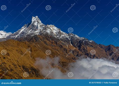 Machapuchare Oder Fischschwanz Heiliger Berg In Nepal Stockfoto Bild