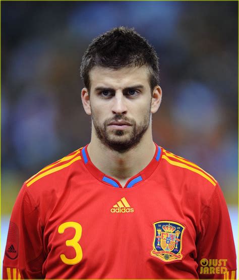 Photo: gerard pique announces retirement from soccer 05 | Photo 4849234 ...