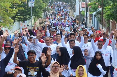 Diikuti Ribuan Peserta Amran Mahmud Lepas Pemberangkatan Jalan Sehat