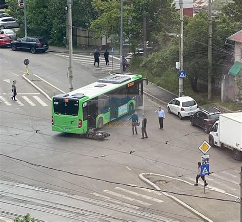 Autobuz implicat într o tamponare pe bulevardul Expoziției