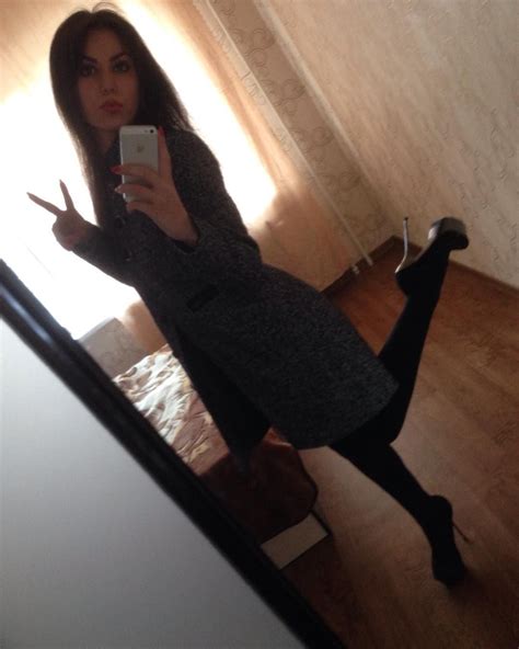 Pin By Dcrt2904 Meep On Hot Legs In Heels Mirror Selfie Legs Selfie