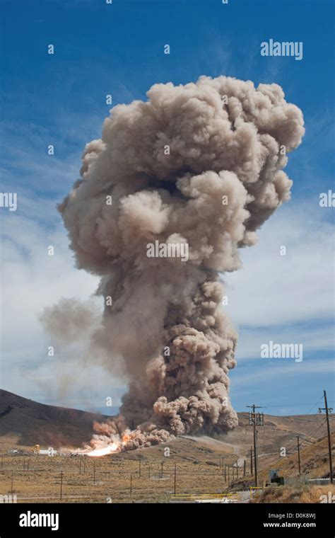 Exhaust Plume Towards End of Test of World's Largest Rocket Motor Stock Photo - Alamy