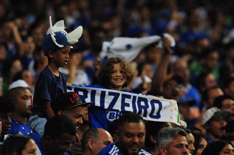 Cruzeiro X Tombense Veja Fotos Da Torcida Celeste No Mineir O