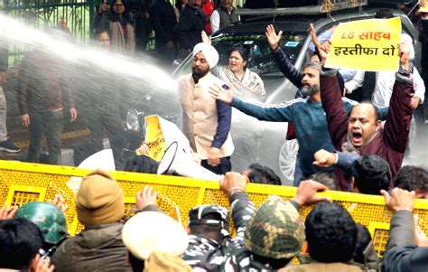 Delhi Police Personnel Use Water Cannons To Disperse Aap Workers During