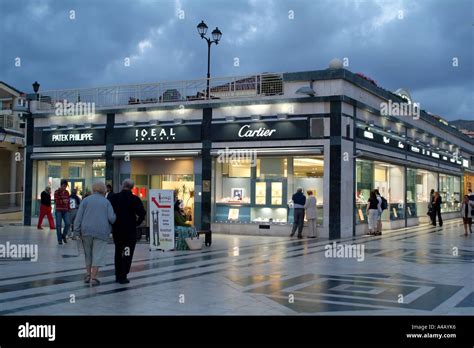 Plaza Americas Shopping Mall Hi Res Stock Photography And Images Alamy