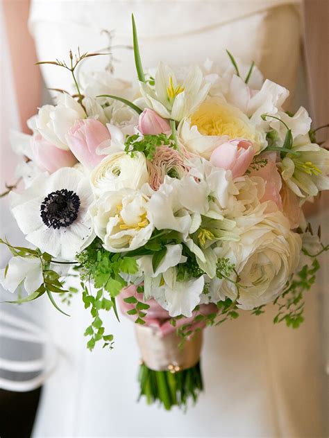 20 Romantic White Wedding Bouquet Ideas