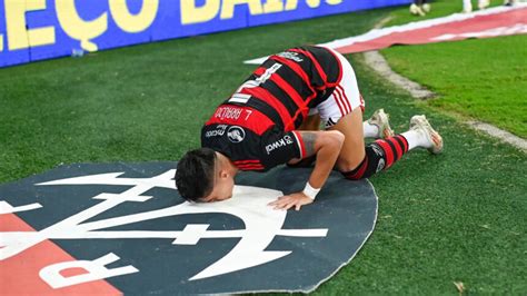 Luiz Araújo recusa oferta milionária para permanecer no Flamengo