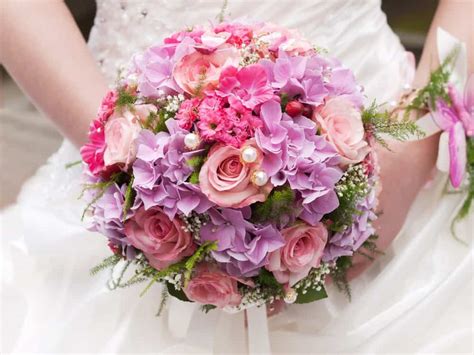 23 Different Types of Bouquets and Flower Arrangements (2022)