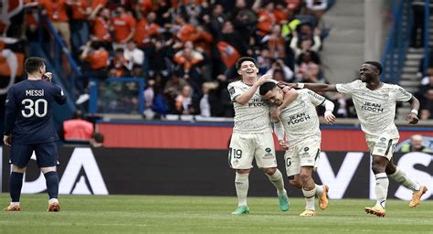 Con Lionel Messi Psg Cay Ante Lorient En El Parque De Los