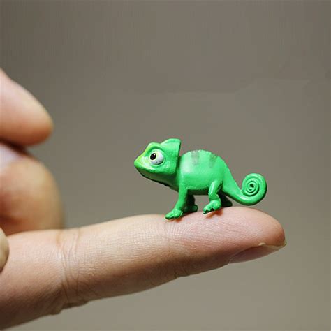 60pcs/lot 3cm New Style Tangled Figure toys Chameleon Pascal Green Chameleon Rapunzel figure ...