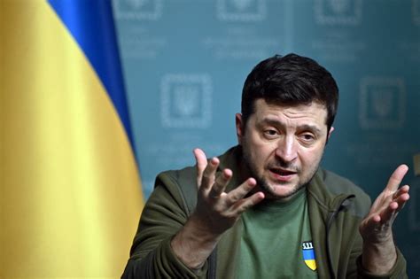 Em reunião da Otan Zelensky acusa Putin de usar bombas químicas e pede