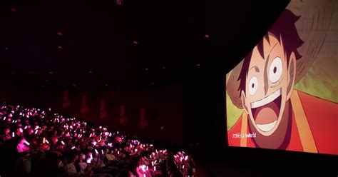 一体感すごッ！『one Piece』応援上映「ウタlive In 映画館」体験してみた｜シネマトゥデイ