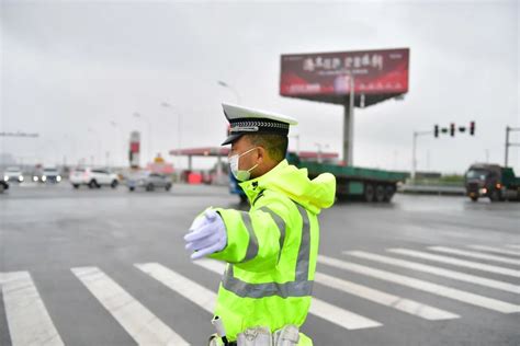 节日我在岗丨滨海新区公安局：国庆“警”色映忠诚 砥砺奋进铸平安澎湃号·政务澎湃新闻 The Paper