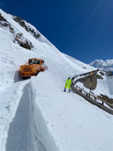 Riaperto Al Traffico Il Colle Del Gran San Bernardo Bobine Tv