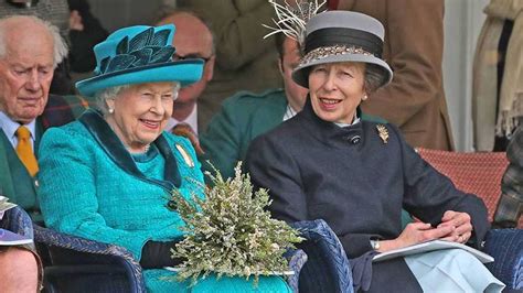 Princess Annes Unbreakable Bond With The Queen See The Sweetest