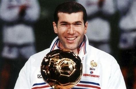 Profil Zinedine Zidane, Pesepak Bola Muslim Pertama yang Raih Ballon d'Or