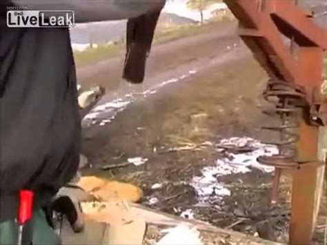 КЛАССНОЕ САМОДЕЛЬНОЕ УСТРОЙСТВО ДЛЯ КОЛКИ ДРОВ - YouTube