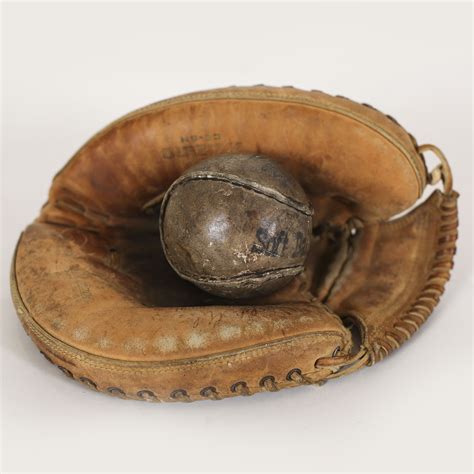 Vintage Baseball Glove | My Prop Boutique