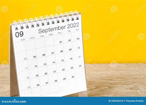 Calendario Del Escritorio De Septiembre De Sobre Mesa De Madera