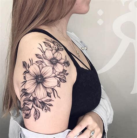 Tatuagem Criada Por Renan Sampaio De Uberl Ndia Flores Em Blackwork No