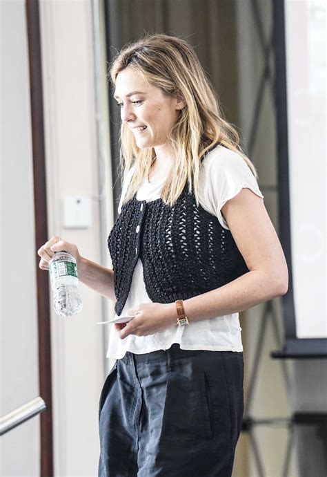 Elizabeth Olsen Access On Twitter Elizabeth Olsen At Barnes And Noble