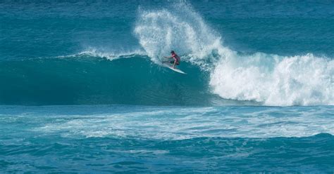 10 Best Surf Spots in Hawaii | Red Bull