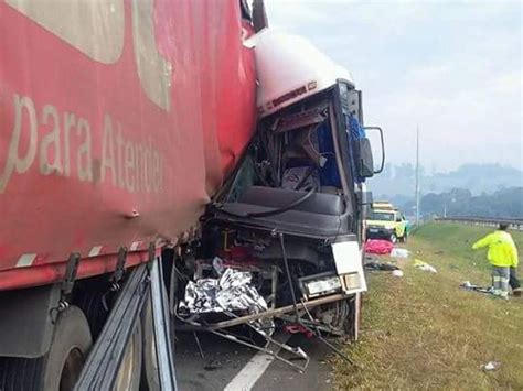 G Acidente Entre Nibus De Romeiros E Carreta Mata E Fere Mais De