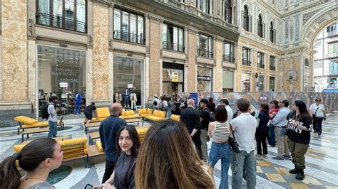 Mondadori Napoli Galleria Umberto Chiusa Dai Vigili La Sede Inaugurata