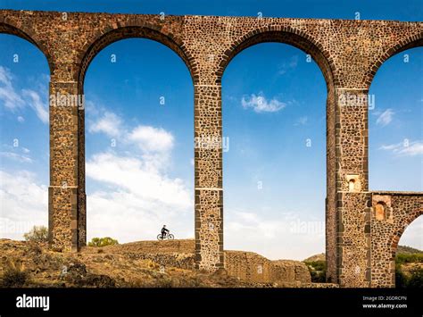 Tembleque Aqueduct Hi Res Stock Photography And Images Alamy