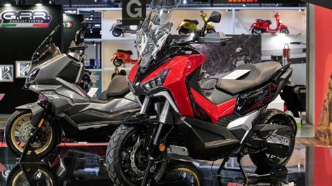 Sym A Eicma 2023 Con I Nuovi Scooter Crossover Adx 300 E Adx Tg 400