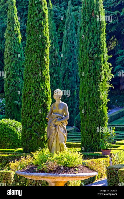 Statue In Giardini Giusti Verona Stock Photo Alamy