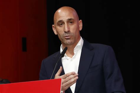 Ex Fußball Boss Luis Rubiales badet in Selbstmitleid Weil ich ein