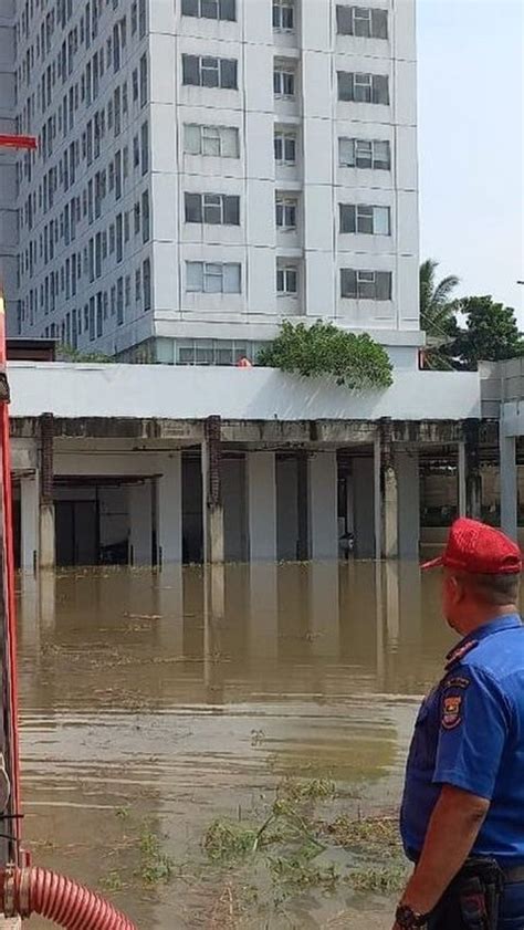 Viral Parkiran Basement Apartemen Di Tangerang Banjir Puluhan Mobil