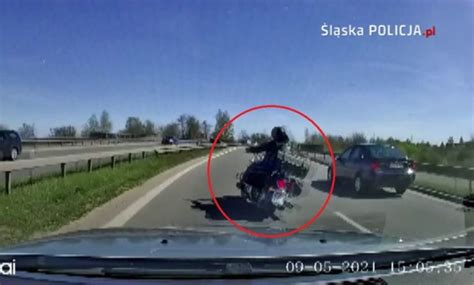 Ku Przestrodze Zobacz Wideo Z Wypadku Motocyklisty W L Skiem