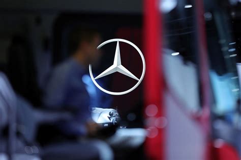 Daimler Drops To Five Year Low After Second 2018 Profit Warning Bloomberg