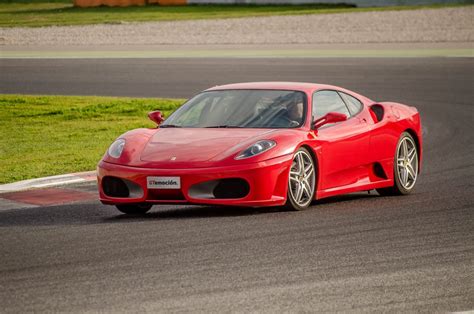 Conducir Un Ferrari F Durante Vueltas En Circuito A Escoger